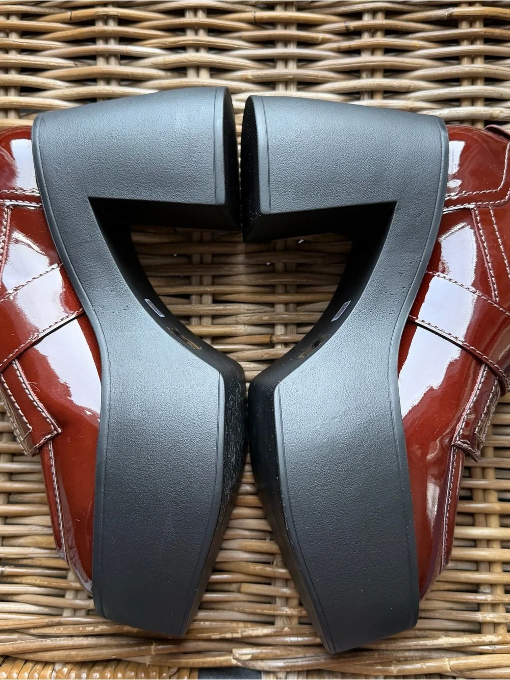 Larroudé Stewart Platform Heels Burgundy Wine Size 9 Patent Leather